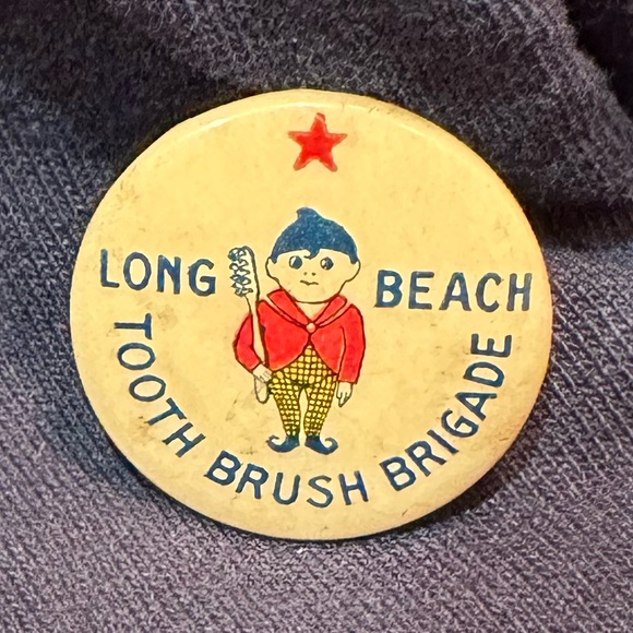 Rare Mid-Century Long Beach Tooth Brush Brigade Buttons - Picture 2 of 9